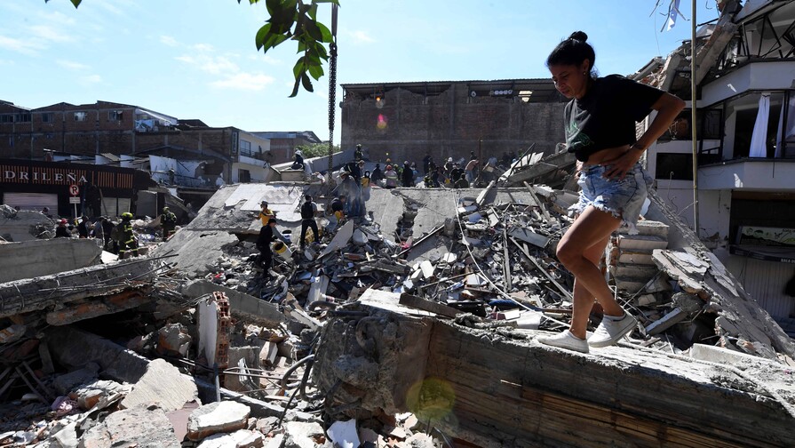 Colombia cuenta sus muertos y mira a su nuevo presidente tras terremoto Colombia cuenta sus muertos y mira a su nuevo presidente tras terremoto