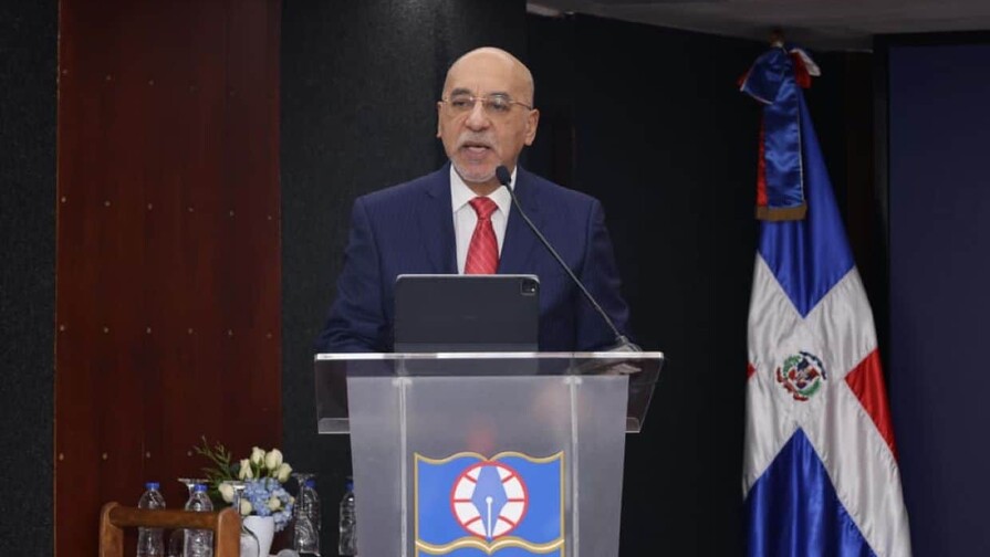 Aníbal de Castro llama a fortalecer el periodismo frente a la inteligencia artificial Aníbal de Castro llama a fortalecer el periodismo frente a la inteligencia artificial