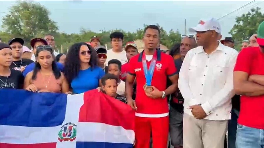 Doble medallista pide al Gobierno construir carretera en zona costera de Montecristi Doble medallista pide al Gobierno construir carretera en zona costera de Montecristi