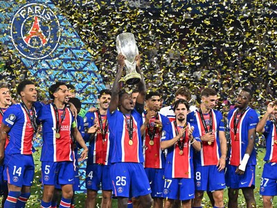 PSG revalida la Supercopa de Europa al ganar 2-1 al Aston Villa