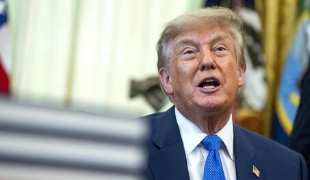 Trump planea que los agentes de ICE lleven guantes que den descargas el&eacute;ctricas