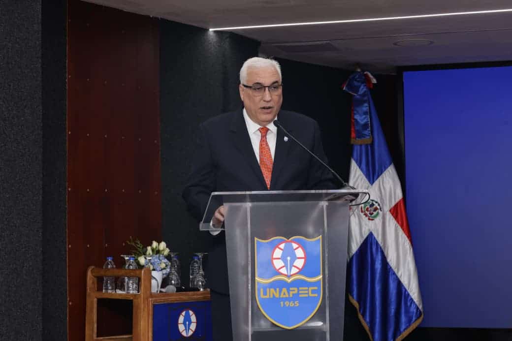 El rector de Unapec, magíster Erik Pérez Vega.