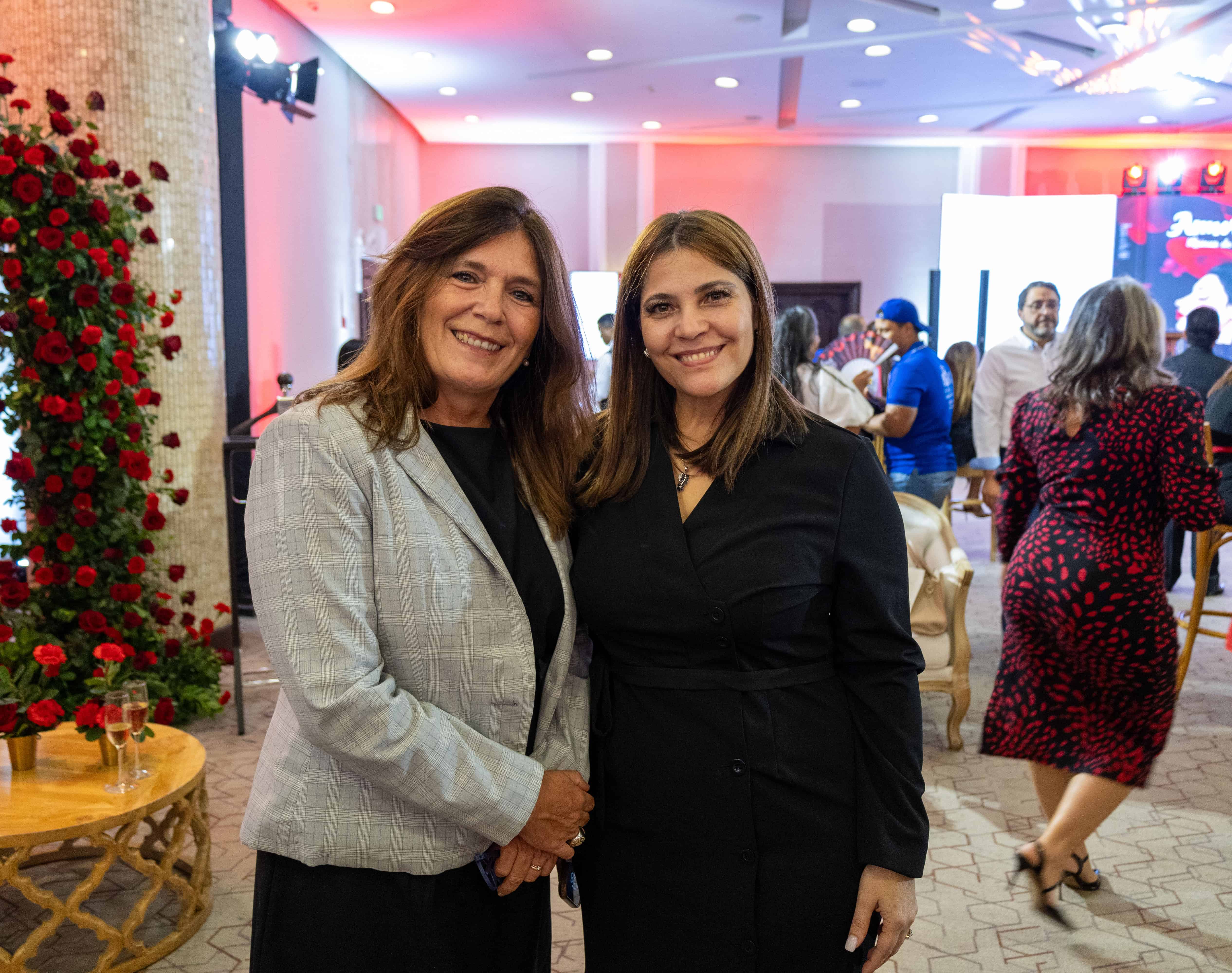 Alba Goycoechea y Nancy Arias.