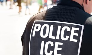 &iquest;C&oacute;mo funcionan los guantes con descargas el&eacute;ctricas con los que Trump busca dotar a ICE?