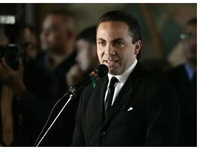 Cristian Castro culmina el bachillerato a los 51 años
