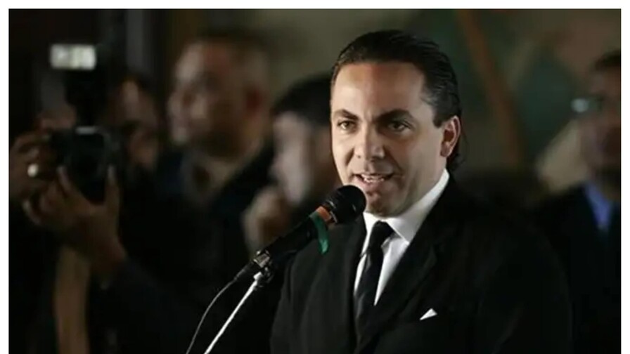 Cristian Castro culmina el bachillerato a los 51 años y recibe reconocimiento como Graduado de Honor Cristian Castro culmina el bachillerato a los 51 años y recibe reconocimiento como Graduado de Honor