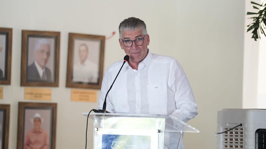"Producir aquí y comprar aquí": Eric Rivero propone usar compras públicas para fortalecer el agro "Producir aquí y comprar aquí": Eric Rivero propone usar compras públicas para fortalecer el agro