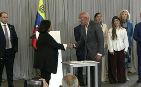 Gobierno y oposici&oacute;n en Venezuela pactan reforma judicial y recuperar oro retenido en Londres