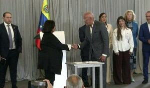 Gobierno y oposici&oacute;n en Venezuela pactan reforma judicial y recuperar oro retenido en Londres