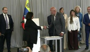 Gobierno y oposici&oacute;n en Venezuela pactan reforma judicial y recuperar oro retenido en Londres