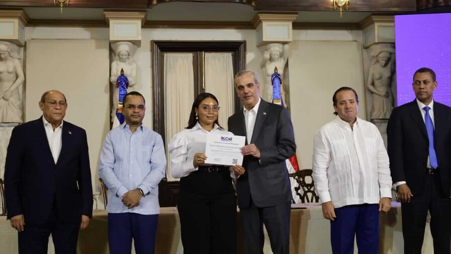 El Gobierno entrega más de 36,000 becas del ITLA para formación especializadas en tecnología El Gobierno entrega más de 36,000 becas del ITLA para formación especializadas en tecnología
