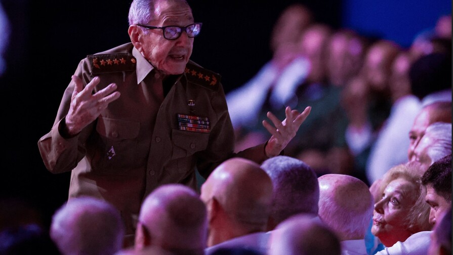 Raúl Castro reaparece en público en homenaje a su hermano Fidel en La Habana Raúl Castro reaparece en público en homenaje a su hermano Fidel en La Habana