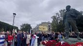 Cientos de rusos celebran el centenario de Fidel Castro ante su estatua en Mosc&uacute;