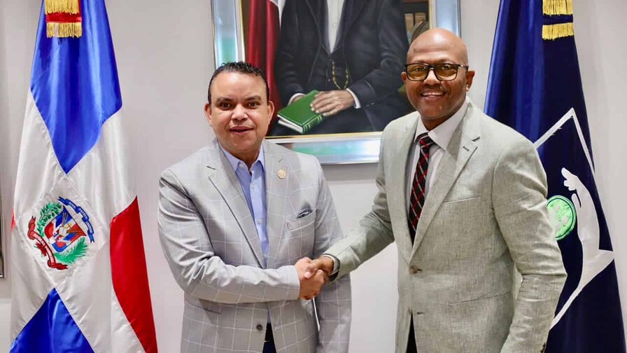 SNS y CMD acuerdan fortalecer seguridad hospitalaria y distribución de especialistas SNS y CMD acuerdan fortalecer seguridad hospitalaria y distribución de especialistas