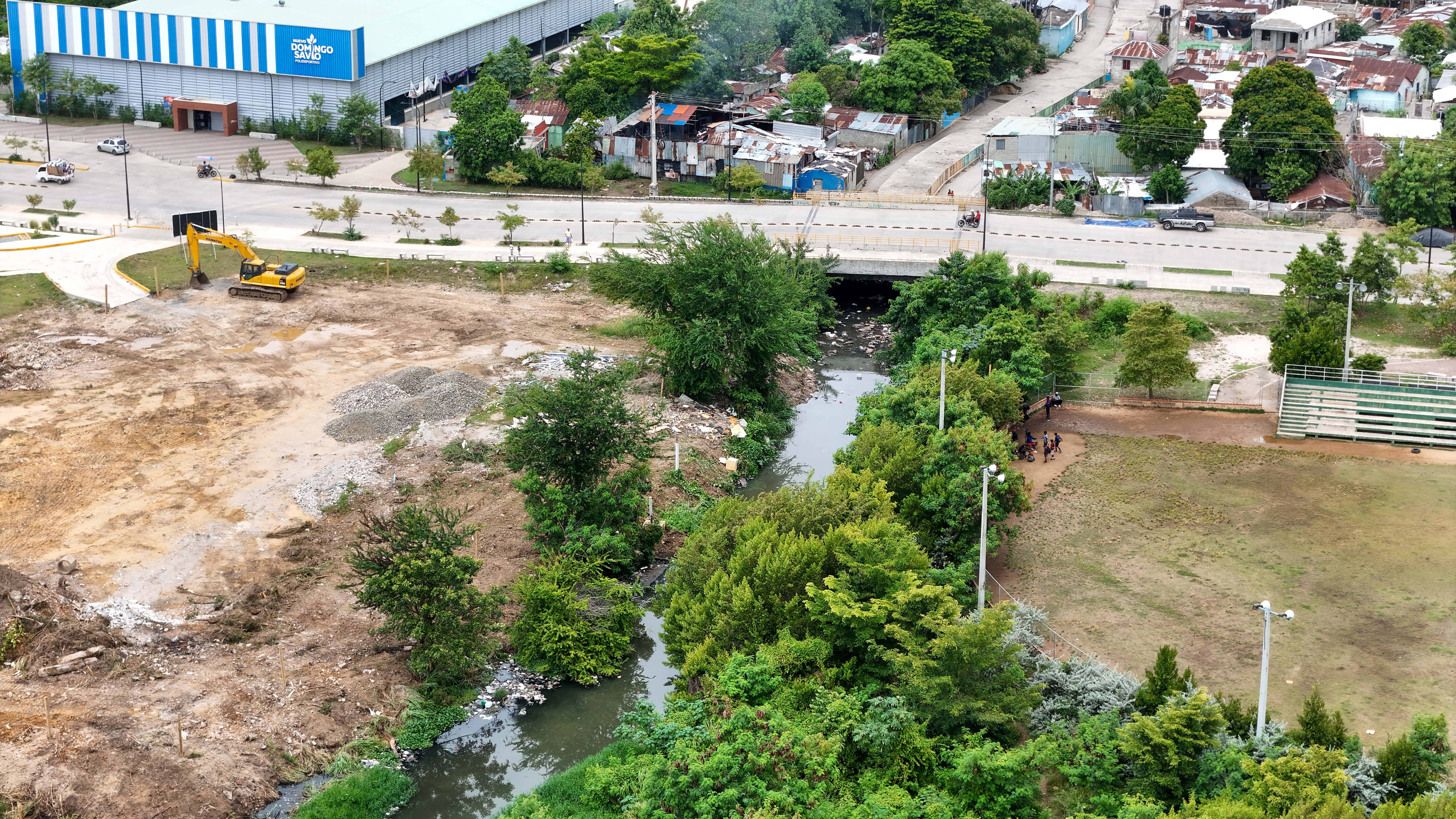 Desembocadura de una cañada con agua residual en el barrio Nuevo Domingo Savio.