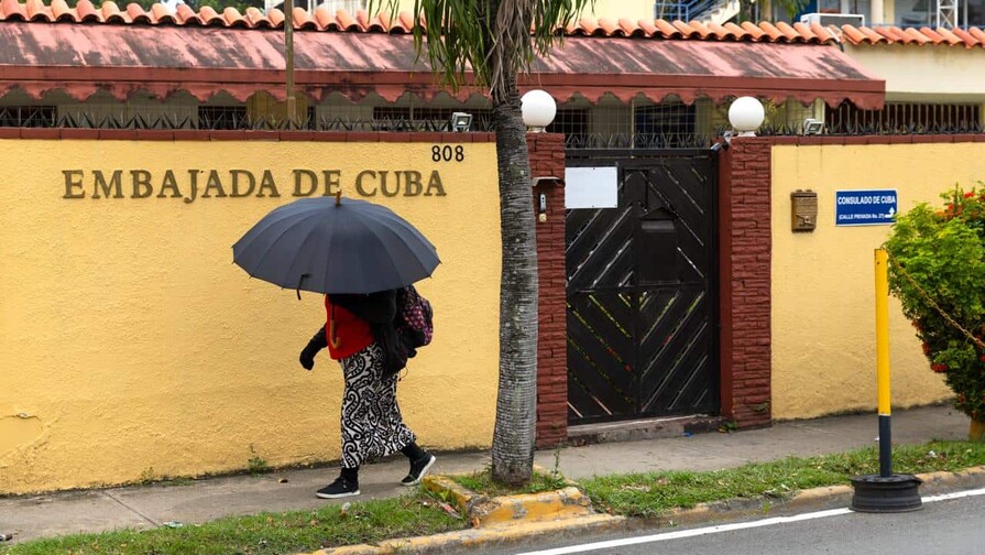 Cuba atribuye a presión de EE. UU. el retiro de nueve diplomáticos en República Dominicana Cuba atribuye a presión de EE. UU. el retiro de nueve diplomáticos en República Dominicana