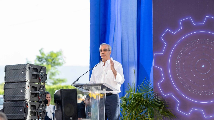 Abinader pide a agricultores tecnificarse para reducir dependencia de mano de obra extranjera Abinader pide a agricultores tecnificarse para reducir dependencia de mano de obra extranjera