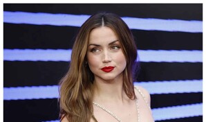 Romance confirmado: Ana de Armas y el vocalista de Rawayana son captados bes&aacute;ndose durante escapada