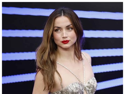 Ana de Armas y el vocalista de Rawayana captados besándose