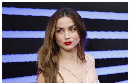 Romance confirmado: Ana de Armas y el vocalista de Rawayana son captados bes&aacute;ndose durante escapada