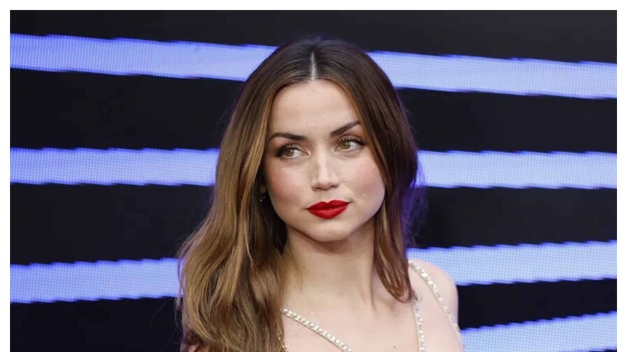 Romance confirmado: Ana de Armas y el vocalista de Rawayana son captados bes&aacute;ndose durante escapada