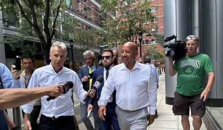 Dejan en libertad bajo condiciones al alcalde de Lawrence tras acusarlo de fraude