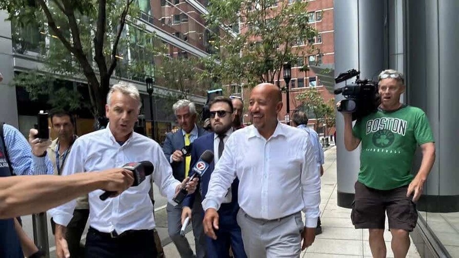 Dejan en libertad bajo condiciones al alcalde de Lawrence tras acusarlo de fraude Dejan en libertad bajo condiciones al alcalde de Lawrence tras acusarlo de fraude
