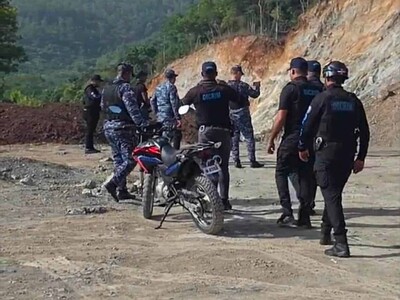 Persona calcinada junto a vehículo en mina de La Vega