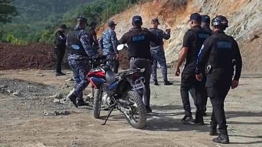 Hallan persona calcinada junto a un veh&iacute;culo en una mina de La Vega
