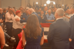 Trump abraza a madre dominicana de niño de 12 años ultimado por bala pérdida en El Bronx