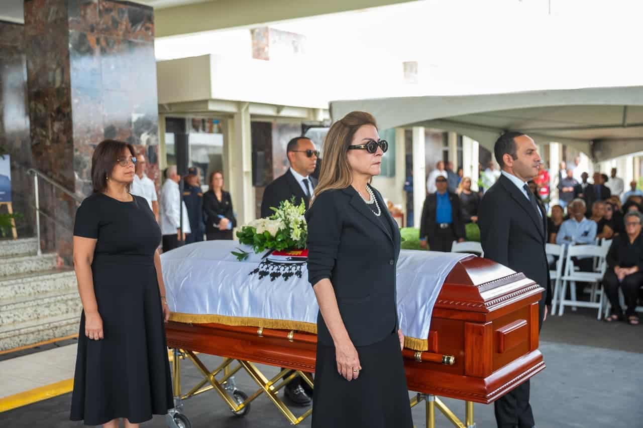 Honras fúnebres en honor a Licho Matos en el Palacio Municipal del Distrito Nacional.