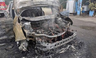 Yipeta con m&aacute;s de 15 haitianos se incendia en Dajab&oacute;n; conductor y pasajeros huyen