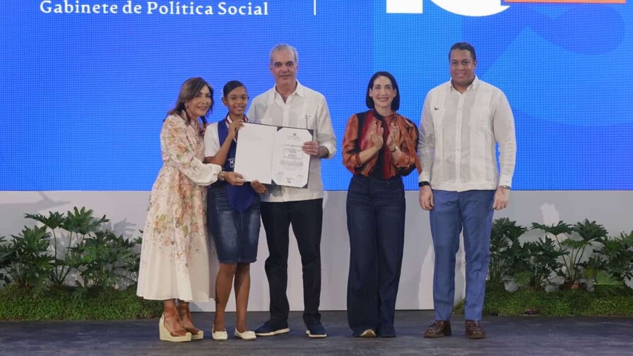 2,576 jóvenes se gradúan como parte del Programa Oportunidad 14-24 2,576 jóvenes se gradúan como parte del Programa Oportunidad 14-24