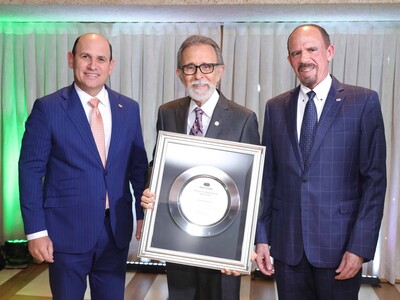 Banco Caribe rinde homenaje a Edmundo Aja por su legado