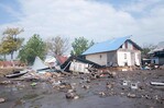 Cerca de medio centenar de muertos y 2,000 evacuados tras un terremoto de 7.7 en Indonesia Cerca de medio centenar de muertos y 2,000 evacuados tras un terremoto de 7.7 en Indonesia