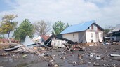 Cerca de medio centenar de muertos y 2,000 evacuados tras un terremoto de 7.7 en Indonesia