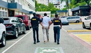 DNCD detiene a un hombre con 11 paquetes de presunta marihuana en Villa Juana