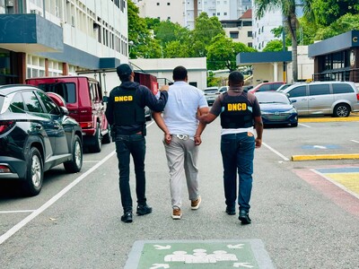Detiene a hombre con 11 paquetes de marihuana en Villa Juana
