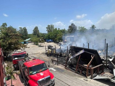 Plaza El Oasis sufre incendio en Santo Domingo Norte