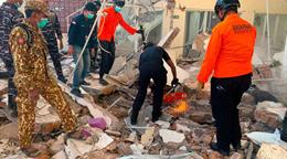Casi 13,000 desplazados despu&eacute;s de mortal terremoto en Indonesia