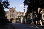 Encuentran muerto a un exprofesor de Cambridge envuelto en una sonada polémica por plagio