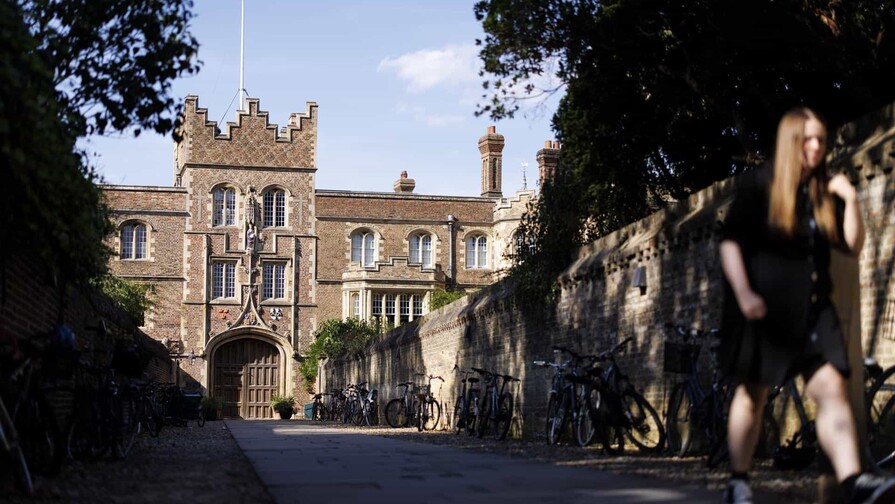 Encuentran muerto a un exprofesor de Cambridge envuelto en una sonada polémica por plagio Encuentran muerto a un exprofesor de Cambridge envuelto en una sonada polémica por plagio