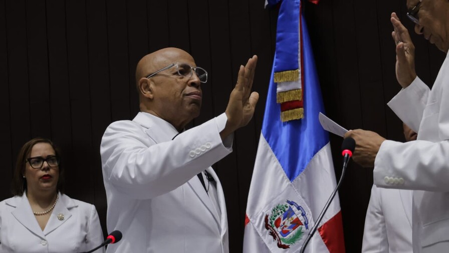 Alfredo Pacheco es juramentado por décima vez como presidente de la Cámara de Diputados Alfredo Pacheco es juramentado por décima vez como presidente de la Cámara de Diputados