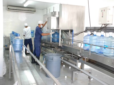 Análisis revela diferencias entre el agua de botellón de purificadoras