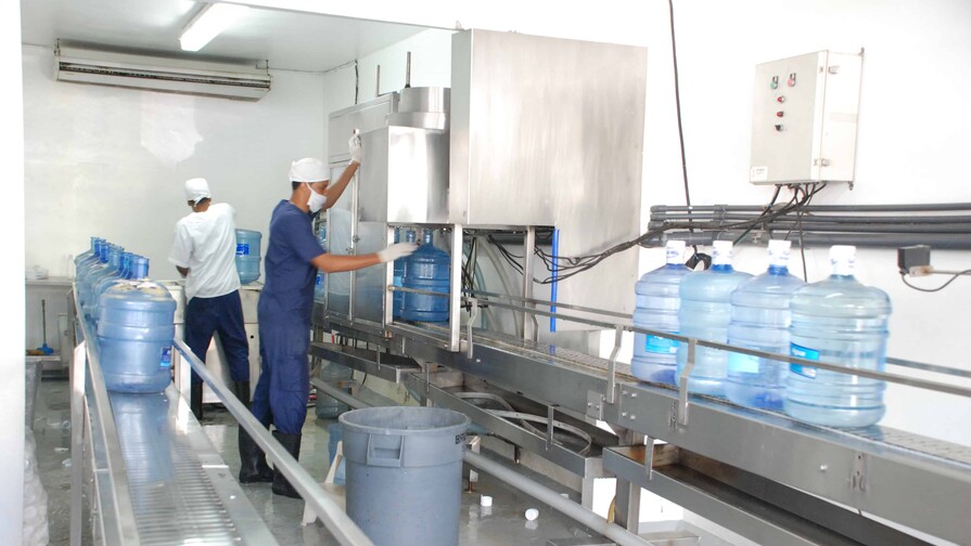 Agua de botellón: análisis revela diferencias entre grandes y pequeñas purificadoras Agua de botellón: análisis revela diferencias entre grandes y pequeñas purificadoras