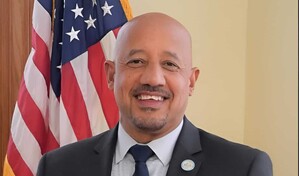 Concejo de Lawrence aprueba moci&oacute;n de no confianza contra el alcalde dominicano Brian DePe&ntilde;a