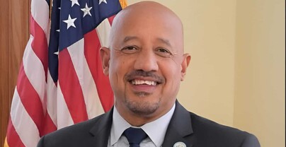 Concejo de Lawrence aprueba moci&oacute;n de no confianza contra el alcalde dominicano Brian DePe&ntilde;a