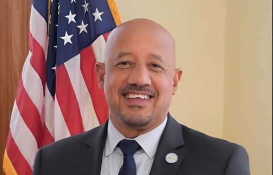 Concejo de Lawrence aprueba moci&oacute;n de no confianza contra el alcalde dominicano Brian DePe&ntilde;a