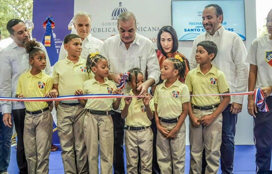 Luis Abinader e Inefi entregan techado en el Centro Educativo Santo Cura de Ars