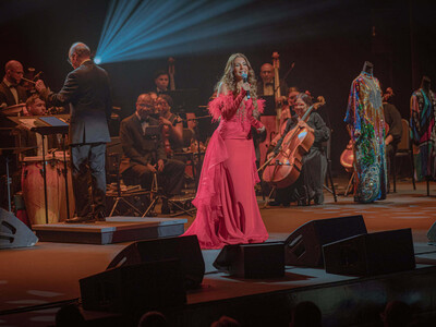Lena Burke honra a Celia Cruz con una noche de salsa y carnaval